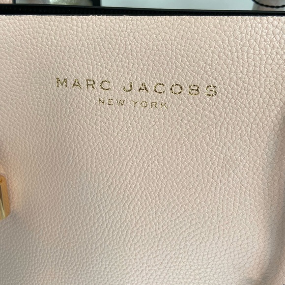 NWT! Large Authentic Marc Jacobs leather tote bag soft pink w/ charms + Gift bag - Picture 13 of 16
